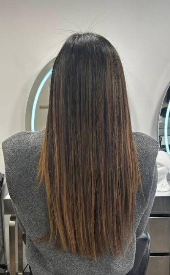 Melena larga lisa con extensiones y balayage